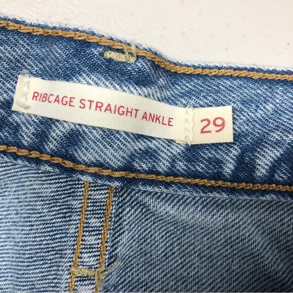 Levi’s ribcage NWT distressed jeans 29x27 - Picture 9 of 10